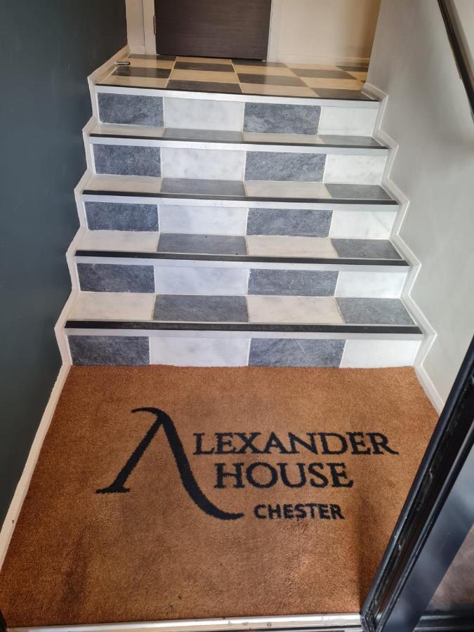 34 Cuppin Street - Luxury City Centre Apartment! チェスター エクステリア 写真